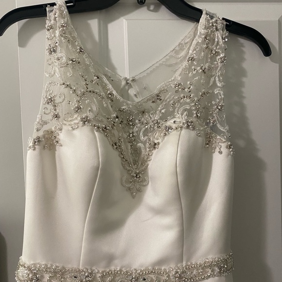 Symphony Of Venus Wedding Dress - Picture 4 of 4